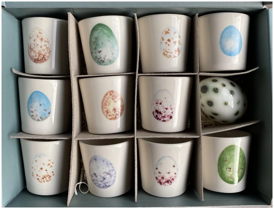 Gaveeske med 11 eggeglass og et porselensegg - Bilde 2