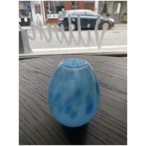 Vase med fargedryss 1