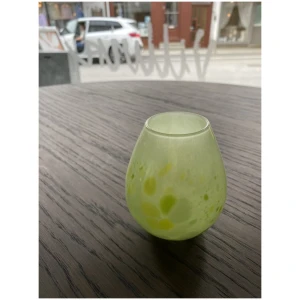 Liten vase med fargedryss 13